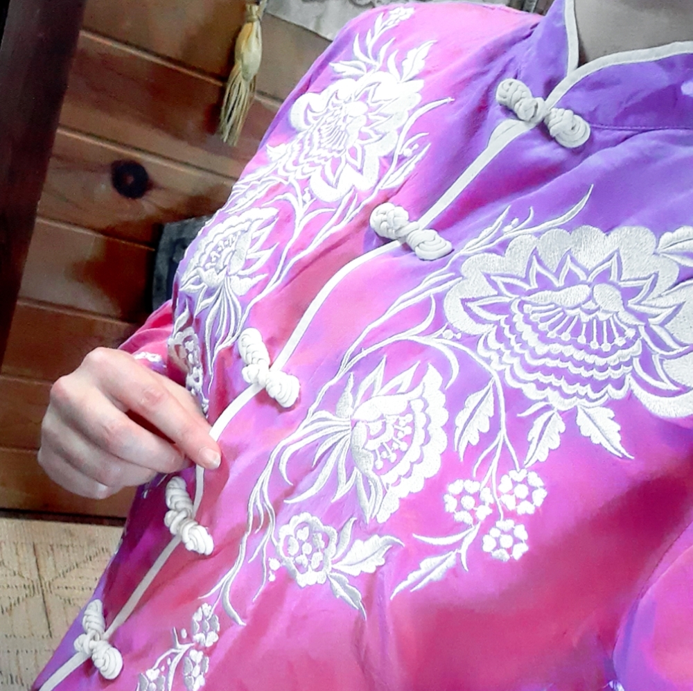 🌸!Unique Bob Mackie, Wearable Art Blouse!🌸 - Picture 3 of 7